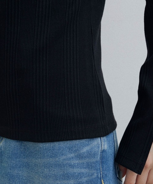 ADAM ET ROPE'（アダムエロペ）の「【サステナブル・WEB限定】パールボタンパフスリーブプルオーバー（その他トップス・レディース・ホワイト/ブラック/オフホワイト・FREE）」の19枚目の写真