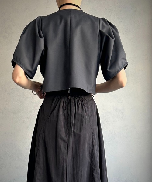 &g'aime（アンジェム）の「【&g’aime】ショートブラウス（シャツ/ブラウス・レディース・ブラック/グレイッシュベージュ/チャコールグレー・FREE）」の5枚目の写真