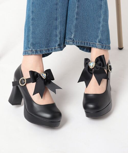 cs T&P(シーエスティーアンドピー)の「リボン付きチャンキーヒール厚底パンプス(パンプス・レディース・ホワイト/ブラック/ブルー/ピンク系・S/M/L/LL)」の8枚目の写真