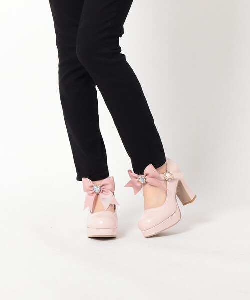 cs T&P(シーエスティーアンドピー)の「リボン付きチャンキーヒール厚底パンプス(パンプス・レディース・ホワイト/ブラック/ブルー/ピンク系・S/M/L/LL)」の20枚目の写真