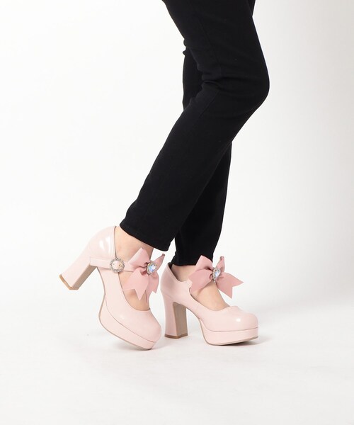 cs T&P(シーエスティーアンドピー)の「リボン付きチャンキーヒール厚底パンプス(パンプス・レディース・ホワイト/ブラック/ブルー/ピンク系・S/M/L/LL)」の21枚目の写真