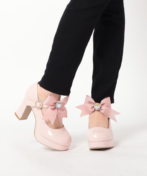 cs T&P(シーエスティーアンドピー)の「リボン付きチャンキーヒール厚底パンプス(パンプス・レディース・ホワイト/ブラック/ブルー/ピンク系・S/M/L/LL)」の4枚目の写真