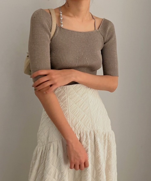 LE CIEL BLEU(ルシェルブルー)の「パールストラップハーフスリーブニットトップ / Pearl Strap Half Sleeve Knit Top(ニット/セーター・レディース・グレー/ブラック/オフホワイト/ベージュ・36)」の4枚目の写真