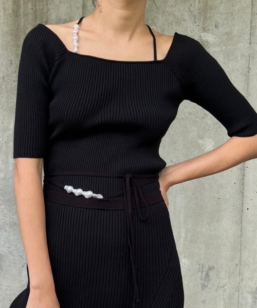 LE CIEL BLEU(ルシェルブルー)の「パールストラップハーフスリーブニットトップ / Pearl Strap Half Sleeve Knit Top(ニット/セーター・レディース・グレー/ブラック/オフホワイト/ベージュ・36)」の2枚目の写真