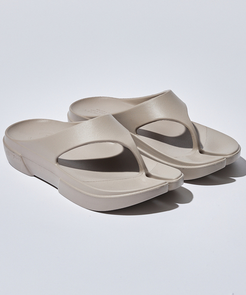 JOURNAL STANDARD(ジャーナルスタンダード)の「【Paes/ぺイズ】Flip Flop(サンダル・メンズ・ブラック/タン・25cm/26cm/27cm)」の1枚目の写真