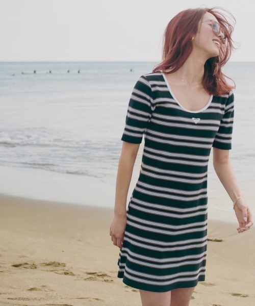 ROXY（ロキシー）の「SUNNY DAY DRESS/ロキシーワンピース（ワンピース・レディース・ベージュ/ホワイト/ブラック/ブラック系その他・MEDIUM/LARGE/SMALL）」の2枚目の写真