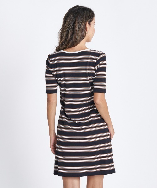 ROXY（ロキシー）の「SUNNY DAY DRESS/ロキシーワンピース（ワンピース・レディース・ベージュ/ホワイト/ブラック/ブラック系その他・MEDIUM/LARGE/SMALL）」の6枚目の写真