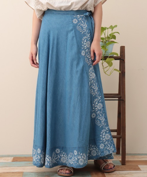チチカカ(チチカカ)の「Shanti Shanti 刺繍デニムラップスカート【WEB限定】(デニムスカート・レディース・ブルー・FREE)」の1枚目の写真