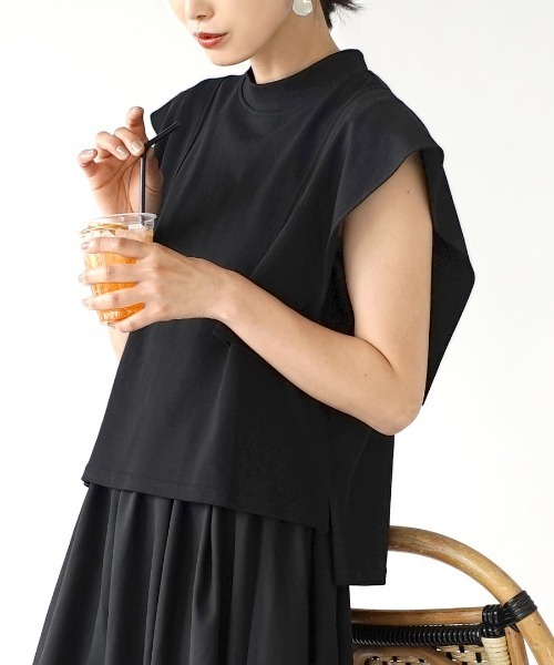 e-zakkamania stores(イーザッカマニアストアーズ)の「ケープ風カットプルオーバー(Tシャツ/カットソー・レディース・グリーン/ブラック/オフホワイト・M)」の1枚目の写真