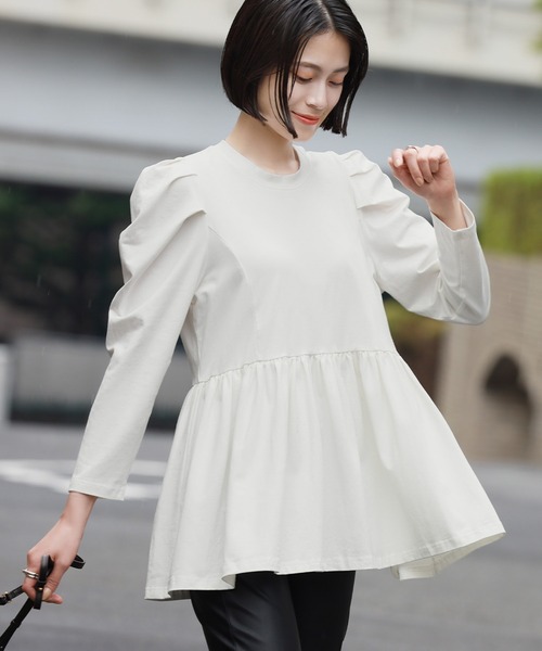 ELFRANK(エルフランク)の「パワーショルダー裾フレア切り替えカットソー(Tシャツ/カットソー・レディース・ピンク/ブラック/グレイッシュベージュ/オフホワイト・FREE)」の2枚目の写真