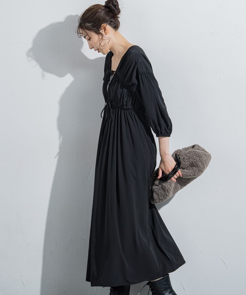 VICKY（ビッキー）の「【前後2Wayで楽しめる万能デザイン】シャーリングギャザーワンピース《洗濯機で洗える》（ワンピース・レディース・ブラック/オレンジ/カーキ・M）」の5枚目の写真