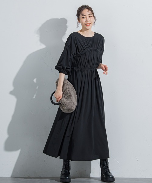 VICKY（ビッキー）の「【前後2Wayで楽しめる万能デザイン】シャーリングギャザーワンピース《洗濯機で洗える》（ワンピース・レディース・ブラック/オレンジ/カーキ・M）」の6枚目の写真