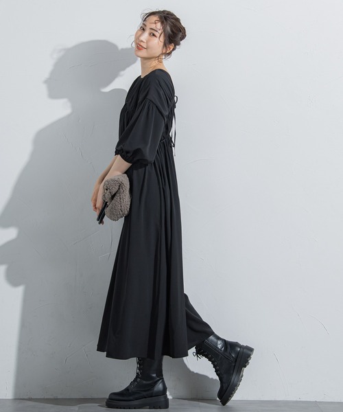 VICKY（ビッキー）の「【前後2Wayで楽しめる万能デザイン】シャーリングギャザーワンピース《洗濯機で洗える》（ワンピース・レディース・ブラック/オレンジ/カーキ・M）」の7枚目の写真