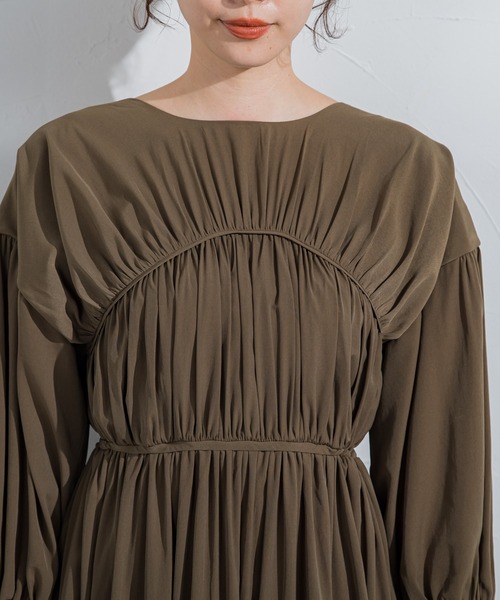 VICKY（ビッキー）の「【前後2Wayで楽しめる万能デザイン】シャーリングギャザーワンピース《洗濯機で洗える》（ワンピース・レディース・ブラック/オレンジ/カーキ・M）」の20枚目の写真