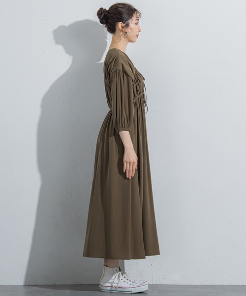 VICKY（ビッキー）の「【前後2Wayで楽しめる万能デザイン】シャーリングギャザーワンピース《洗濯機で洗える》（ワンピース・レディース・ブラック/オレンジ/カーキ・M）」の14枚目の写真