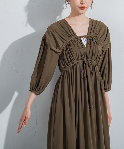 VICKY（ビッキー）の「【前後2Wayで楽しめる万能デザイン】シャーリングギャザーワンピース《洗濯機で洗える》（ワンピース・レディース・ブラック/オレンジ/カーキ・M）」の17枚目の写真