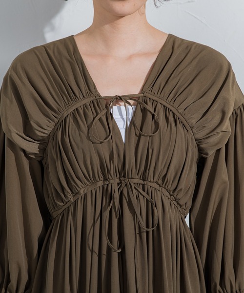 VICKY（ビッキー）の「【前後2Wayで楽しめる万能デザイン】シャーリングギャザーワンピース《洗濯機で洗える》（ワンピース・レディース・ブラック/オレンジ/カーキ・M）」の18枚目の写真