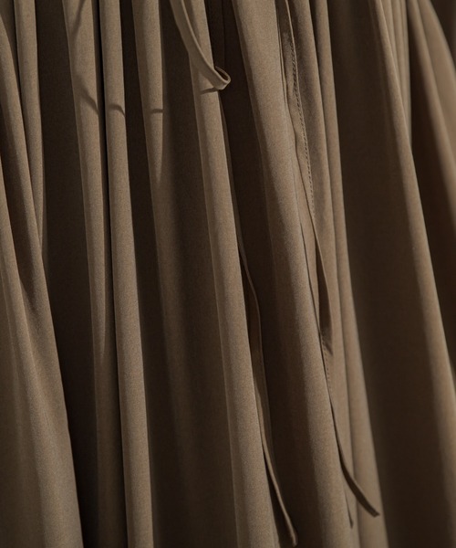 VICKY（ビッキー）の「【前後2Wayで楽しめる万能デザイン】シャーリングギャザーワンピース《洗濯機で洗える》（ワンピース・レディース・ブラック/オレンジ/カーキ・M）」の21枚目の写真