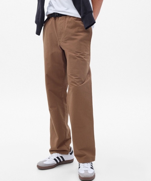 GAP(ギャップ)の「ベルテッド トラックパンツ(チノパンツ・メンズ・ブラウン/ブラック/グリーン・M/XS/L/S/XL)」の2枚目の写真