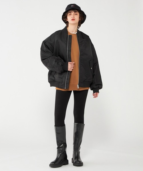 tommy jeans（トミー ジーンズ）の「オーバーサイズトーナルアップリケボンバージャケット（MA-1・メンズ・レッド/ブラック・MEDIUM/SMALL/X-SMALL/LARGE）」の20枚目の写真