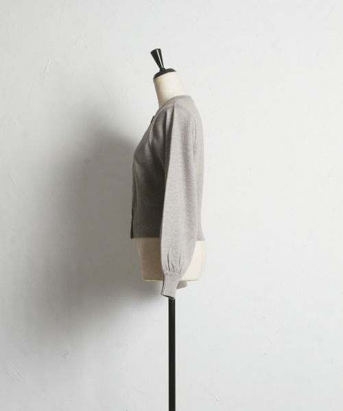 &. NOSTALGIA(アンドドットノスタルジア)の「【ZOZO限定】ハート釦クルーネックカーディガン(カーディガン/ボレロ・レディース・ブラック/グレー/ブルー・FREE)」の12枚目の写真