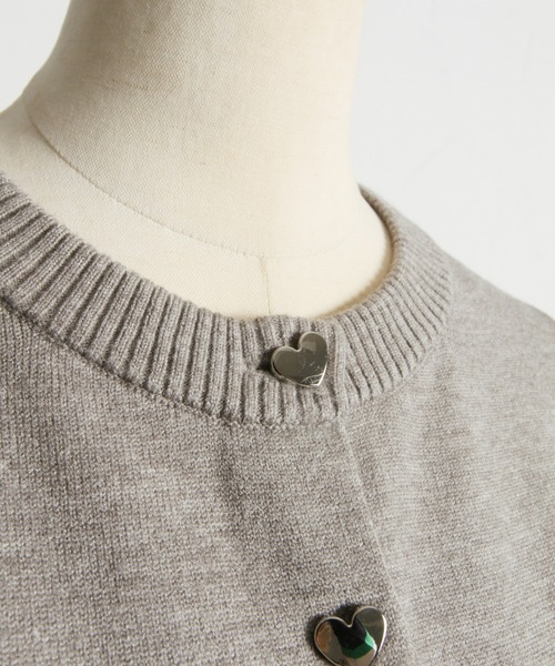 &. NOSTALGIA(アンドドットノスタルジア)の「【ZOZO限定】ハート釦クルーネックカーディガン(カーディガン/ボレロ・レディース・ブラック/グレー/ブルー・FREE)」の10枚目の写真