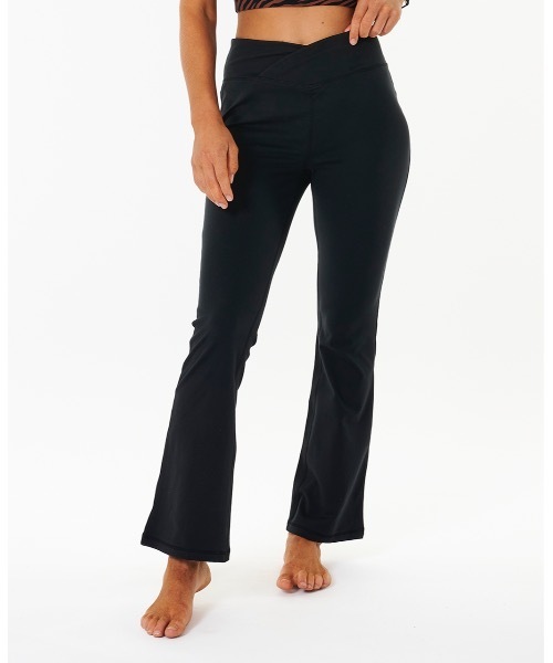 rip curl(リップカール)の「【RIPCURL(リップカール)】RSS VALLEY YOGA PANT レディース水陸両用フレアパンツ(その他パンツ・レディース・ブラック・X-SMALL/SMALL)」の1枚目の写真
