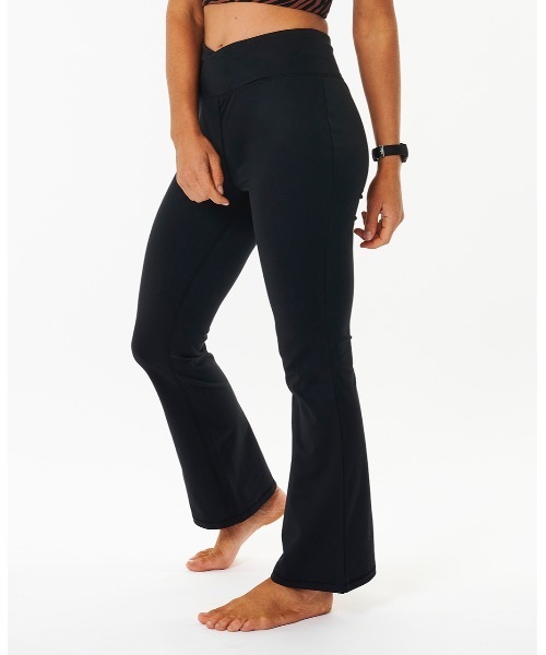 rip curl(リップカール)の「【RIPCURL(リップカール)】RSS VALLEY YOGA PANT レディース水陸両用フレアパンツ(その他パンツ・レディース・ブラック・X-SMALL/SMALL)」の2枚目の写真