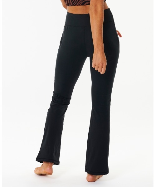 rip curl(リップカール)の「【RIPCURL(リップカール)】RSS VALLEY YOGA PANT レディース水陸両用フレアパンツ(その他パンツ・レディース・ブラック・X-SMALL/SMALL)」の3枚目の写真