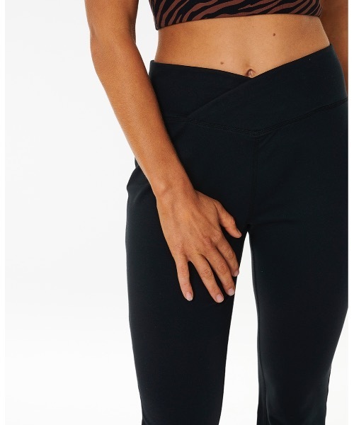rip curl(リップカール)の「【RIPCURL(リップカール)】RSS VALLEY YOGA PANT レディース水陸両用フレアパンツ(その他パンツ・レディース・ブラック・X-SMALL/SMALL)」の5枚目の写真
