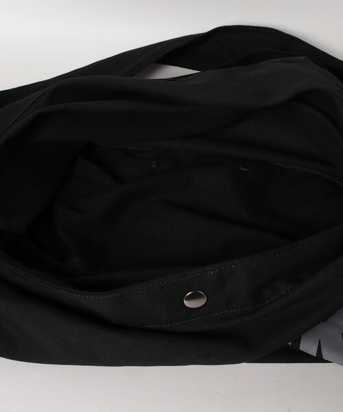 THRASHER（スラッシャー）の「【THRASHER/スラッシャー】ロゴプリント ニュースペーパーバッグ/ショルダーバッグ（ショルダーバッグ・メンズ・ブラック/アイボリー・FREE）」の18枚目の写真