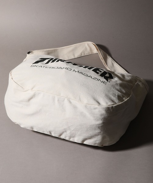 THRASHER（スラッシャー）の「【THRASHER/スラッシャー】ロゴプリント ニュースペーパーバッグ/ショルダーバッグ（ショルダーバッグ・メンズ・ブラック/アイボリー・FREE）」の7枚目の写真