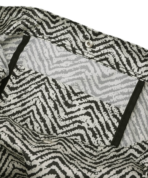 ADAM ET ROPE'（アダムエロペ）の「プリントドロストトート（トートバッグ・レディース・ブラック/ベージュ/ブラック系その他・FREE）」の22枚目の写真