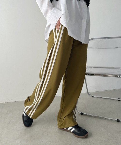 CLEA（クレア）の「サイドライントラックパンツ（その他パンツ・レディース・ブラック/ネイビー/カーキ・FREE/M/L）」の2枚目の写真