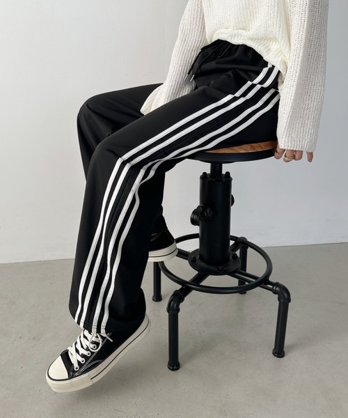 CLEA（クレア）の「サイドライントラックパンツ（その他パンツ・レディース・ブラック/ネイビー/カーキ・FREE/M/L）」の4枚目の写真