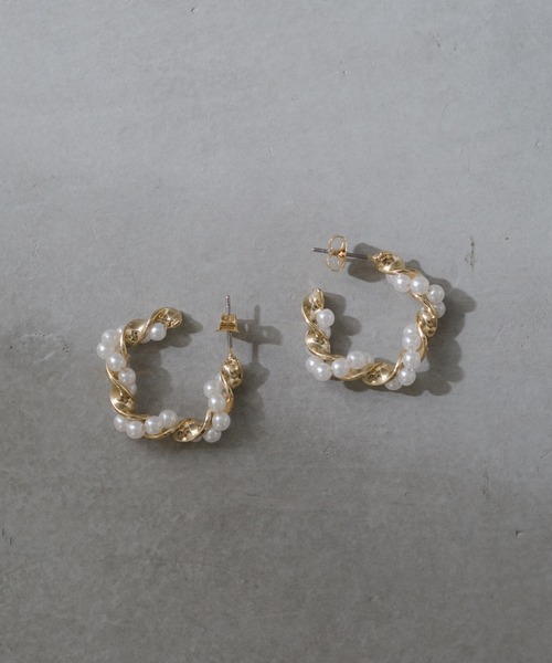 BIRTHDAY BAR（バースデイバー）の「淡水パール ツイストピアス（ピアス（両耳用）・レディース・ホワイト・フリー）」の5枚目の写真