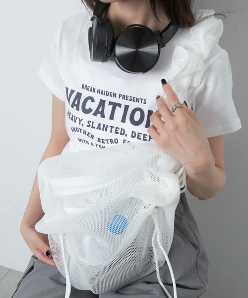 WEGO（ウィゴー）の「WEGO/ドロストギャザーショルダー（ショルダーバッグ・レディース・ホワイト/シルバー/ブラック系その他/ブラック/その他1/その他2/ホワイト系その他/ライトインディゴブルー/その他3/その他4/その他6/その他5・FREE）」の2枚目の写真