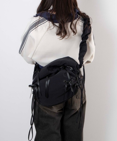 WEGO（ウィゴー）の「WEGO/ドロストギャザーショルダー（ショルダーバッグ・レディース・ホワイト/シルバー/ブラック系その他/ブラック/その他1/その他2/ホワイト系その他/ライトインディゴブルー/その他3/その他4/その他6/その他5・FREE）」の12枚目の写真