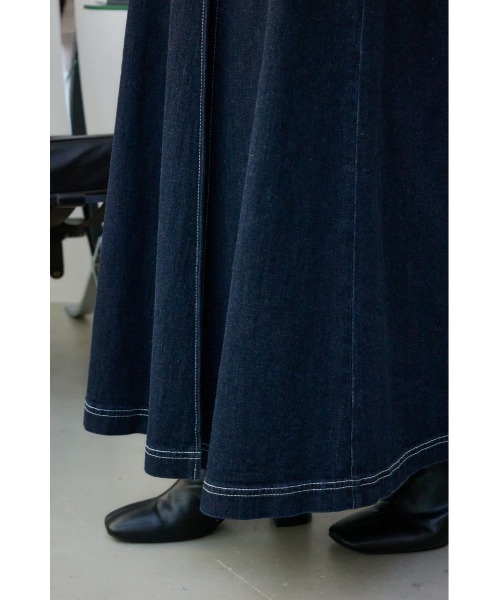 AZUL by moussy（アズールバイマウジー）の「ボックスプリーツデニムスカート（スカート・レディース・ライトブラック/ワンウォッシュ・SMALL/MEDIUM）」の22枚目の写真