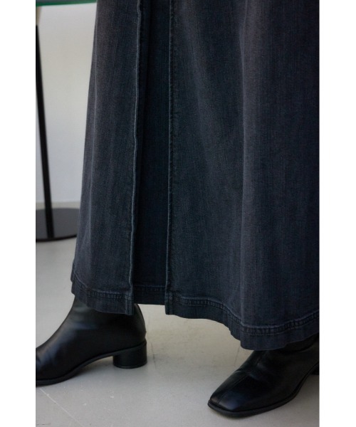 AZUL by moussy（アズールバイマウジー）の「ボックスプリーツデニムスカート（スカート・レディース・ライトブラック/ワンウォッシュ・SMALL/MEDIUM）」の12枚目の写真