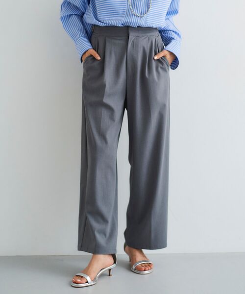 le.coeur blanc（ルクールブラン）の「サイドバックルベルトタックパンツ（その他パンツ・レディース・グレー/ベージュ/ブラック・38/36）」の2枚目の写真