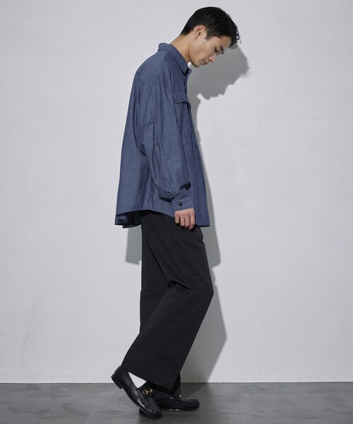 Firsthand(ファーストハンド)の「Firsthand/ファーストハンド オゾン加工ビッグシャンブレーシャツ / ビッグシルエット / オーバーサイズ(シャツ/ブラウス・メンズ・ブルー・L/M)」の9枚目の写真