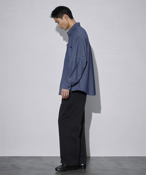 Firsthand(ファーストハンド)の「Firsthand/ファーストハンド オゾン加工ビッグシャンブレーシャツ / ビッグシルエット / オーバーサイズ(シャツ/ブラウス・メンズ・ブルー・L/M)」の2枚目の写真