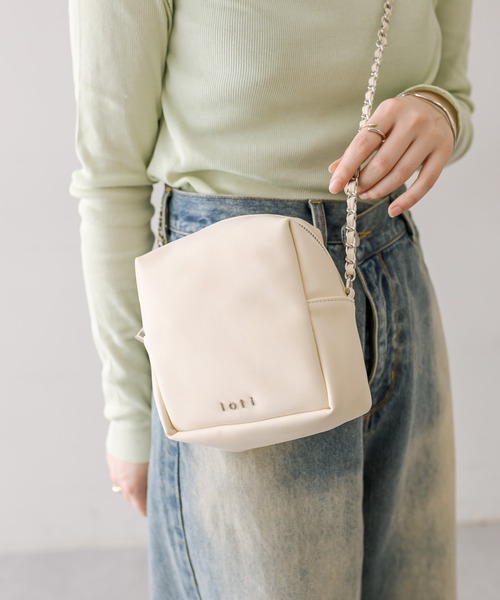 loti（ロティ）の「【2色展開】loti スクエアチェーンショルダーバッグ（ショルダーバッグ・レディース・ブルー/アイボリー・ONE SIZE）」の13枚目の写真