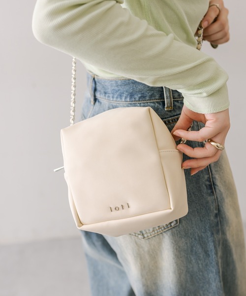 loti（ロティ）の「【2色展開】loti スクエアチェーンショルダーバッグ（ショルダーバッグ・レディース・ブルー/アイボリー・ONE SIZE）」の12枚目の写真