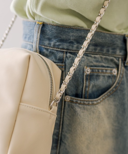 loti（ロティ）の「【2色展開】loti スクエアチェーンショルダーバッグ（ショルダーバッグ・レディース・ブルー/アイボリー・ONE SIZE）」の11枚目の写真