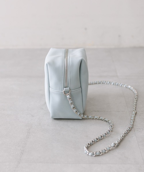 loti（ロティ）の「【2色展開】loti スクエアチェーンショルダーバッグ（ショルダーバッグ・レディース・ブルー/アイボリー・ONE SIZE）」の6枚目の写真