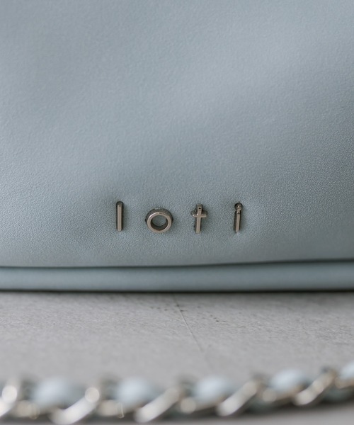 loti（ロティ）の「【2色展開】loti スクエアチェーンショルダーバッグ（ショルダーバッグ・レディース・ブルー/アイボリー・ONE SIZE）」の4枚目の写真