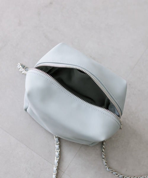 loti（ロティ）の「【2色展開】loti スクエアチェーンショルダーバッグ（ショルダーバッグ・レディース・ブルー/アイボリー・ONE SIZE）」の3枚目の写真