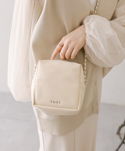 loti（ロティ）の「【2色展開】loti スクエアチェーンショルダーバッグ（ショルダーバッグ・レディース・ブルー/アイボリー・ONE SIZE）」の14枚目の写真